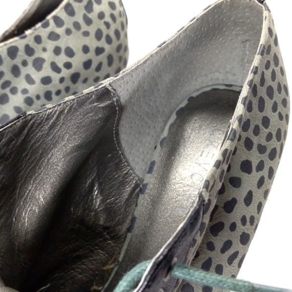 GREY CITY Pale Green Black Spotted Suede Lace-Up Stacked Platform Wedges EUC - Picture 15 of 16